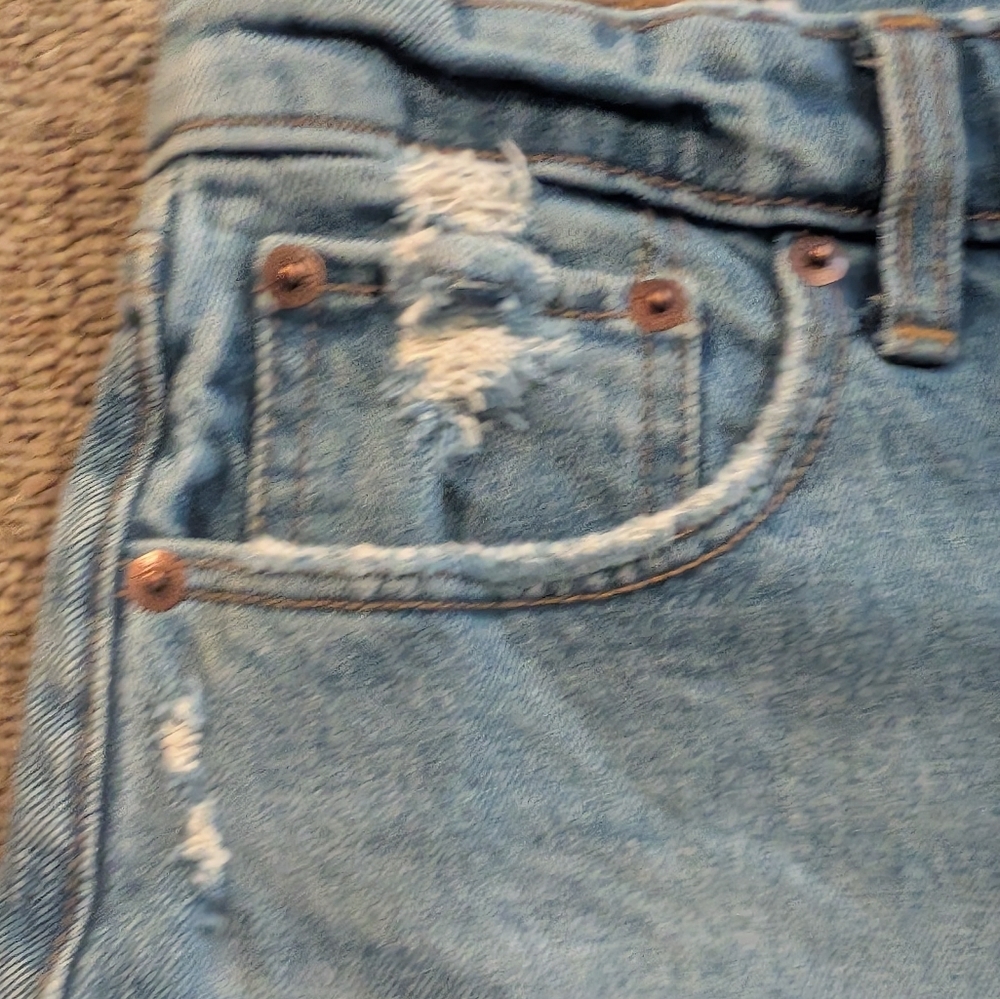 Abercrombie & Fitch The Mom Short High Waisted Distressed Jean Shorts Size 28/6 - Picture 2 of 7